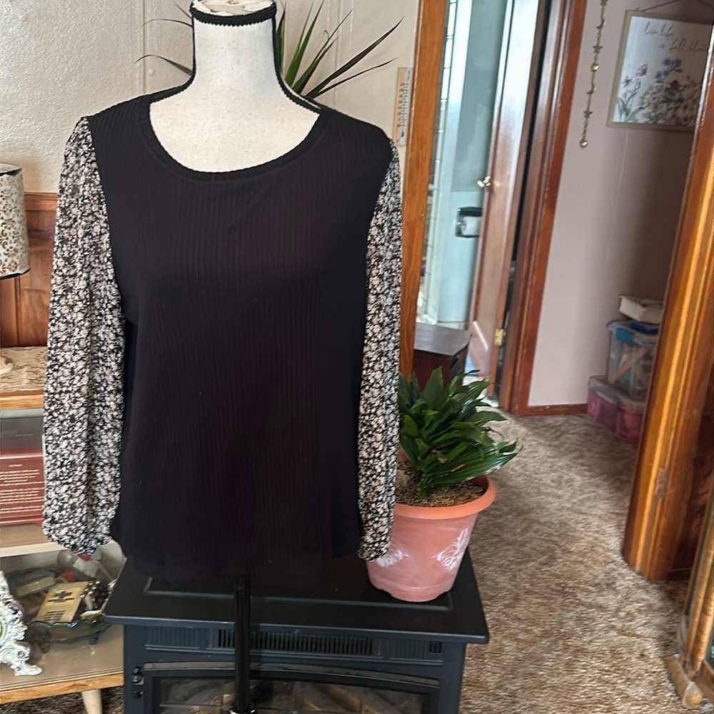 💜💜 ANGELS Sweater Black with Floral SemiSheer Long Sleeves Size M